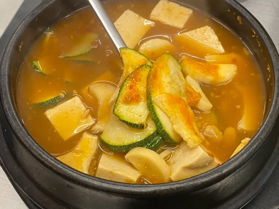 뜨겁게 나온 치즈 계란찜 한 숟갈