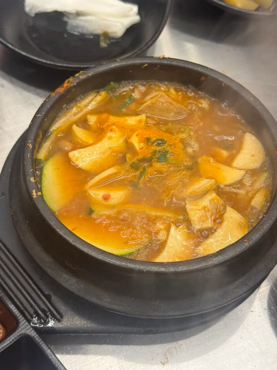 화로에 구운 돼지껍데기와 카레가루
