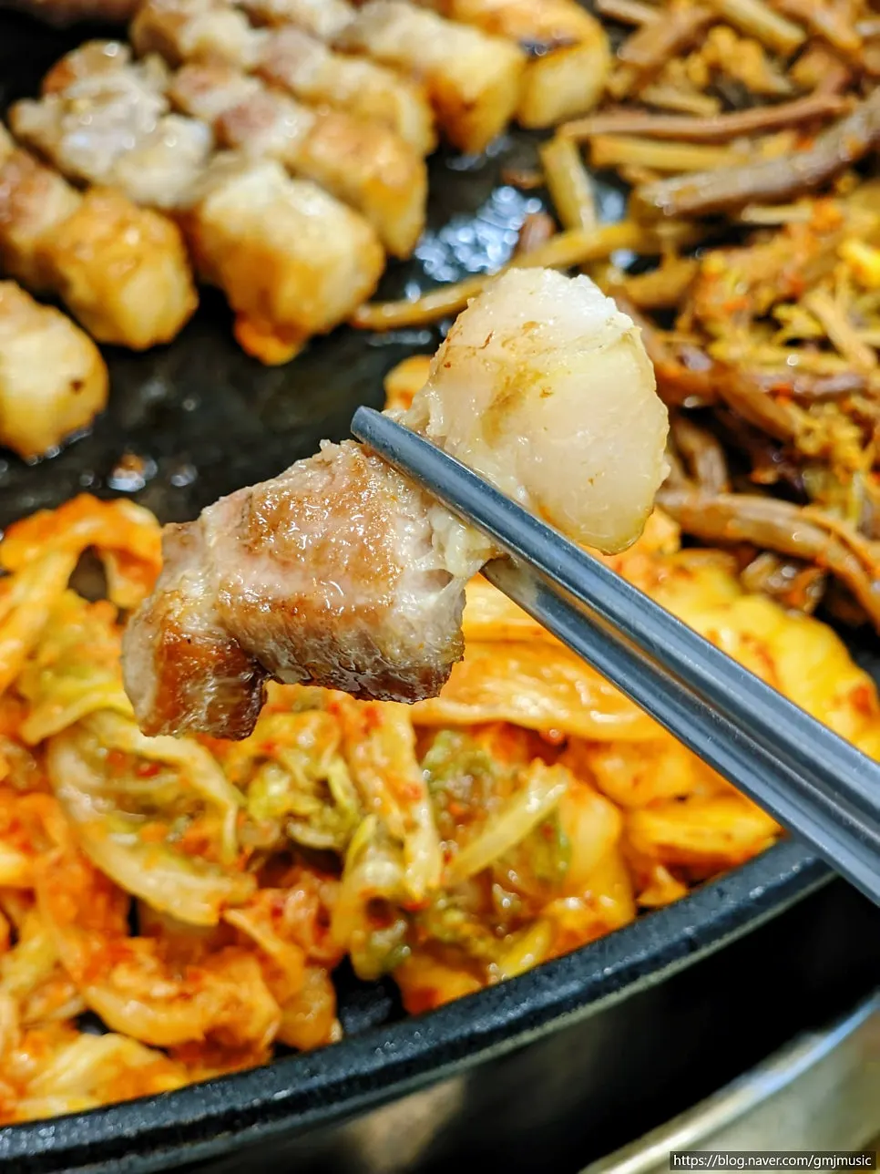 Close-up of well-cooked pork belly and kkodeulsal