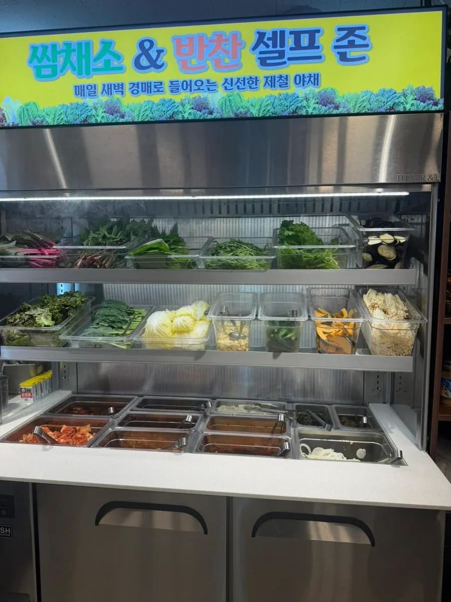 주문한 솥뚜껑 반판세트와 김치찌개 상차림
