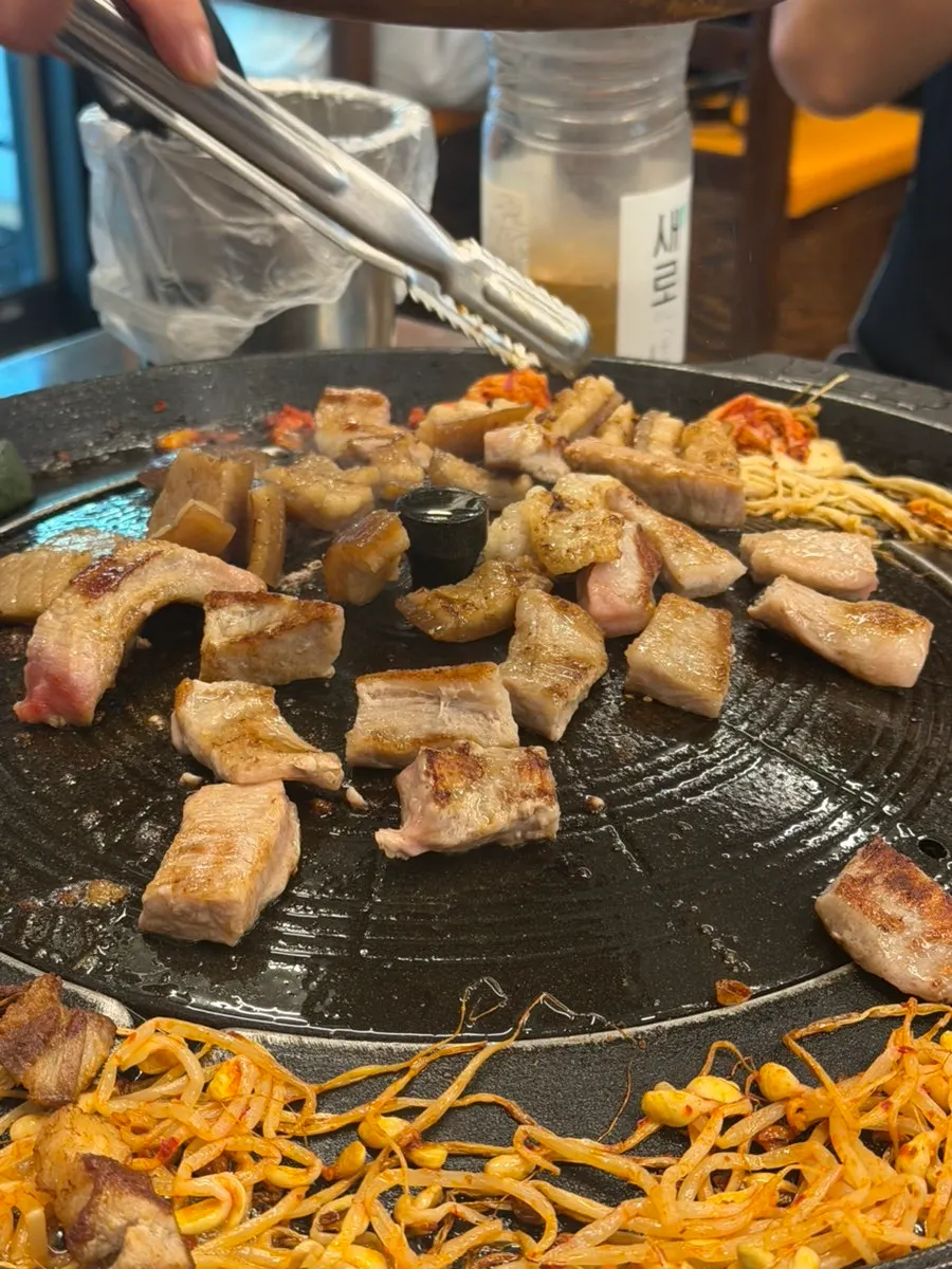 잘 익은 항정살과 쌈 준비
