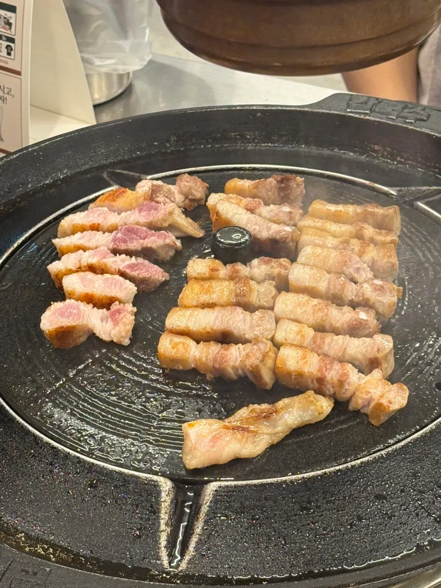 직원이 구워주는 솥뚜껑 삼겹살