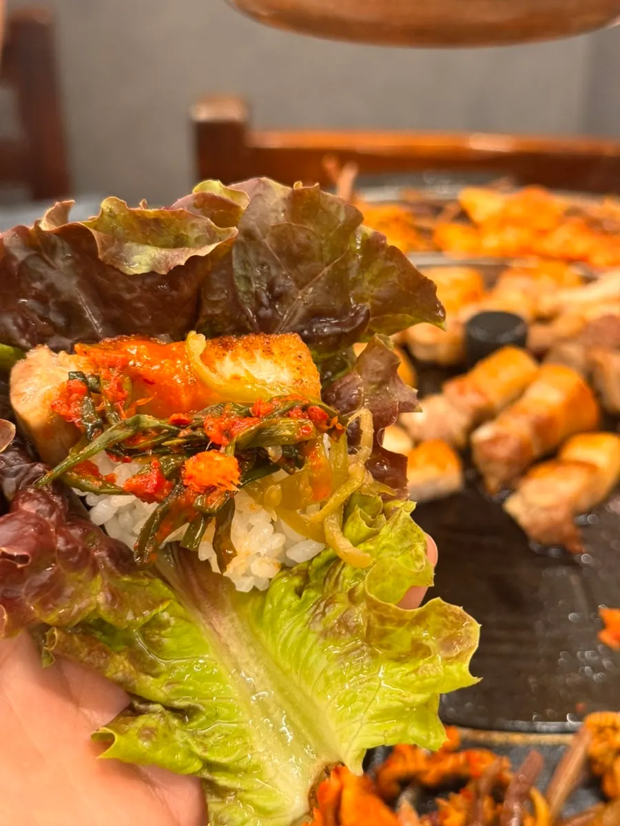 육즙이 살아있는 삼겹살 한 점