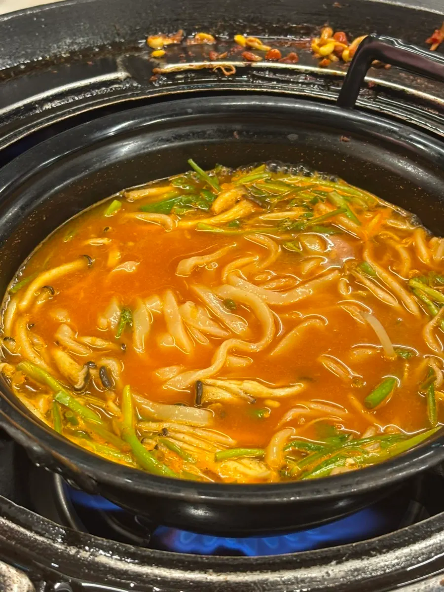 쫄깃한 칼국수 면발 클로즈업