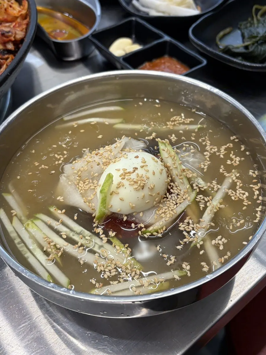 두부와 김치가 푸짐한 김치찌개