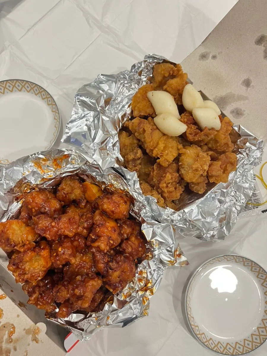 Two varieties of takeout dakgangjeong