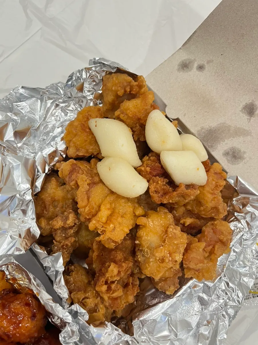 Fried dakgangjeong after cooling