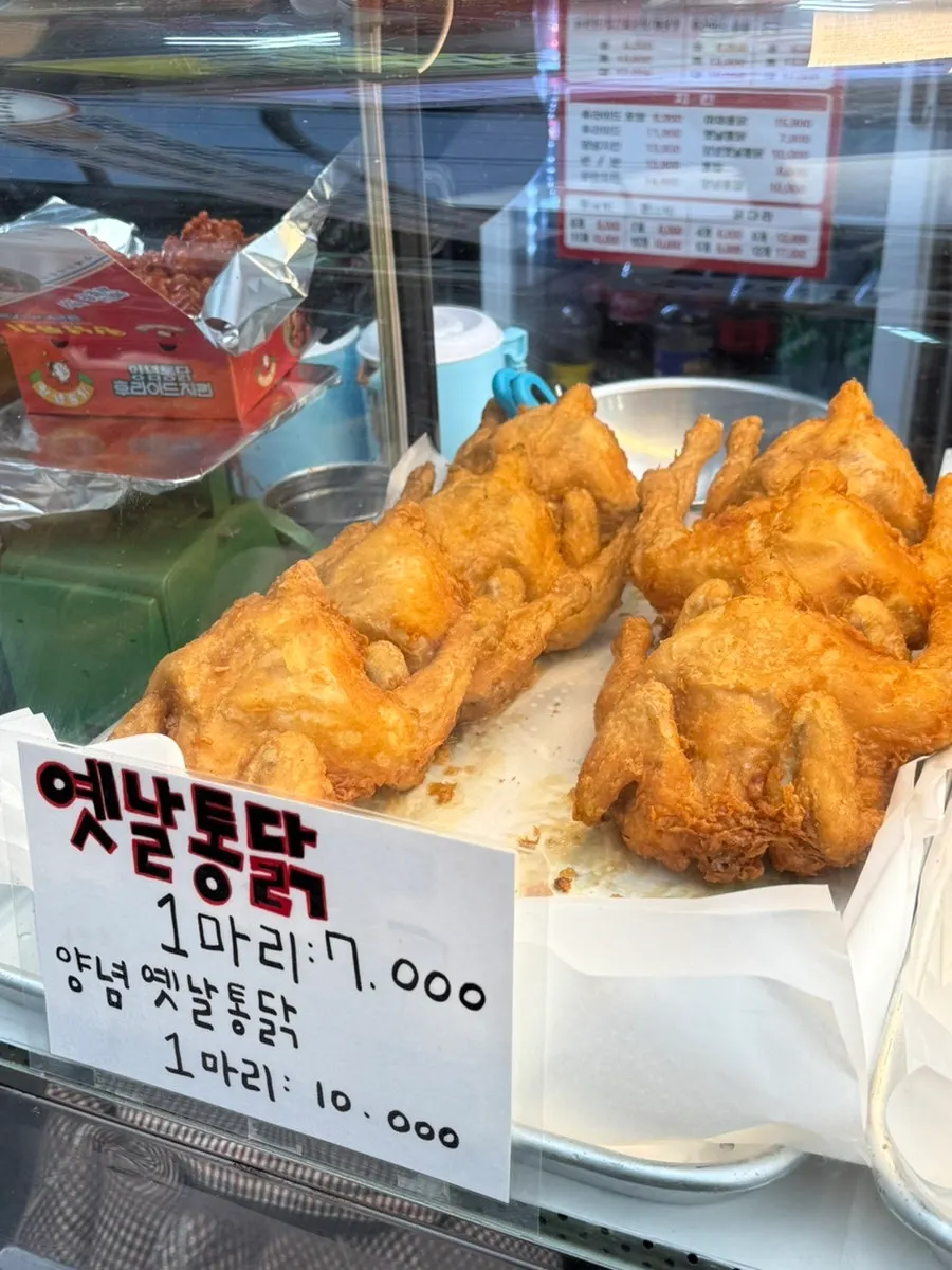 자양시장 닭강정 가게 진열대