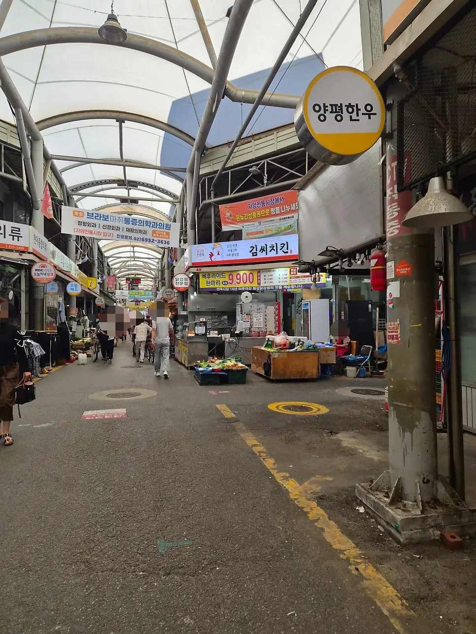 Alleyway view of the Jayang Market entrance