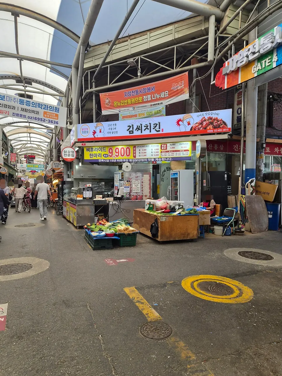 Mr. Kim's Chicken Jayang Market Branch located in the middle of the market
