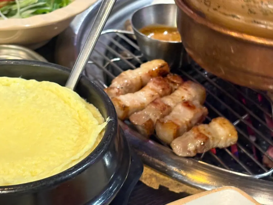 Grilled meat dipped in salt