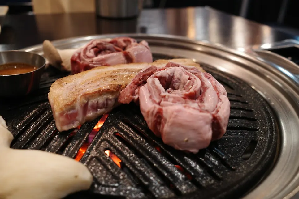 Whole skirt steak and pork belly on the grill