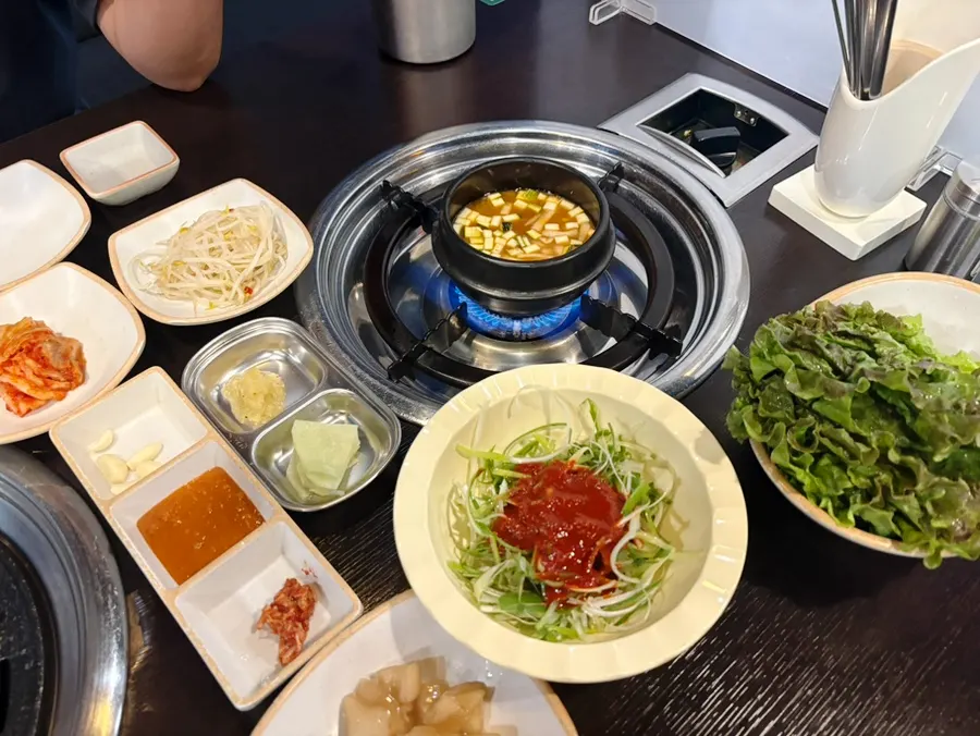 Phần ăn cơ bản có doenjang-jjigae