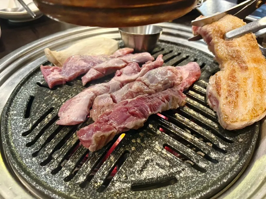 Samgyeopsal và galmaegisal đã nướng sơ