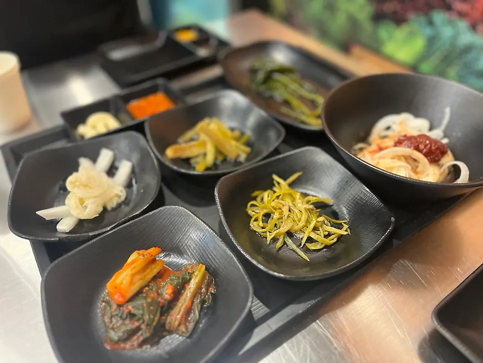 Draft beer and lunch-special menu information