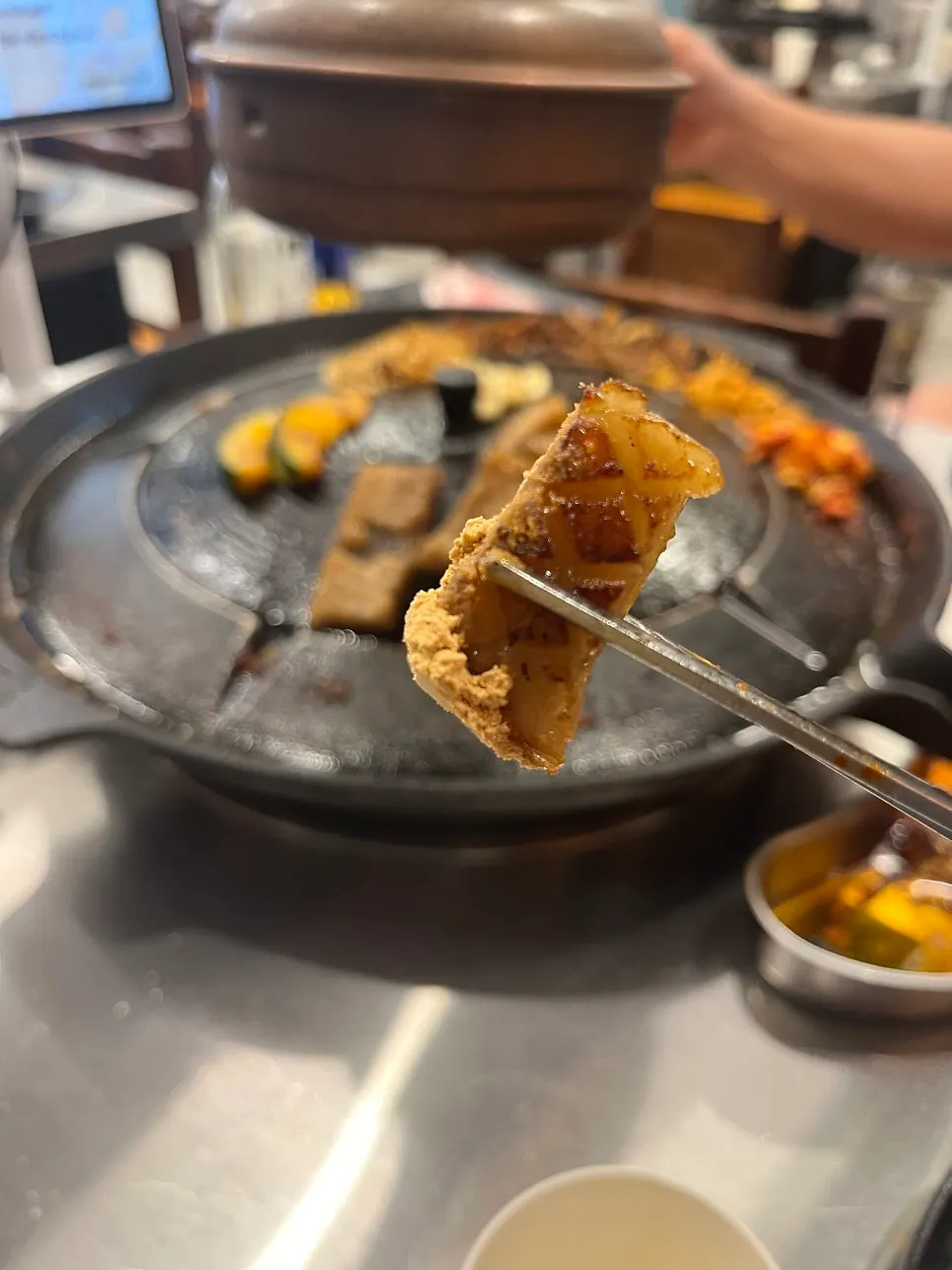 Pork skin eaten with soybean powder