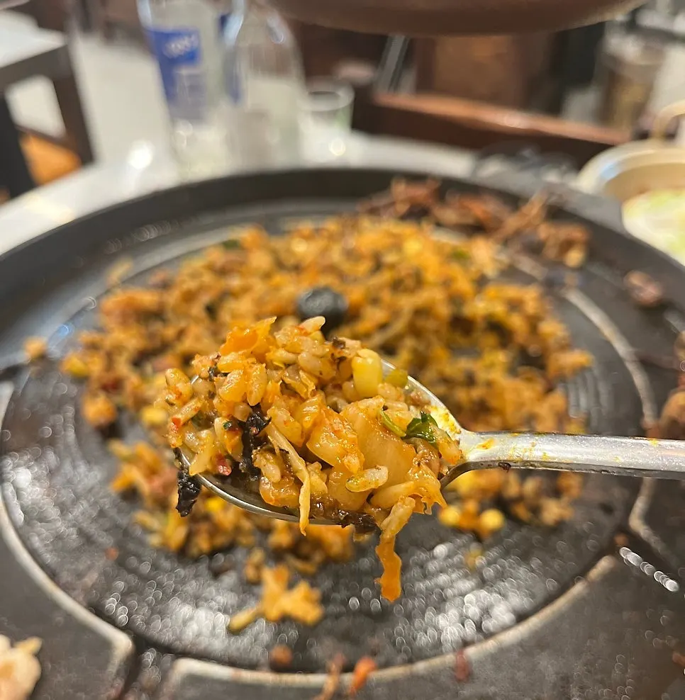 Fried rice cooked on a pot-lid griddle