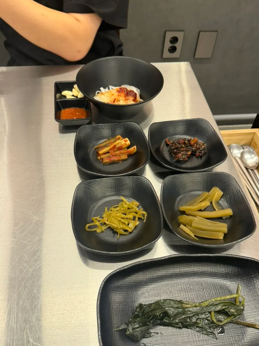Basic side dishes with seasoned vegetables and green-onion kimchi