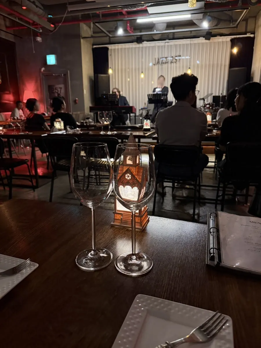 재즈257 와인 한잔과 스테이크