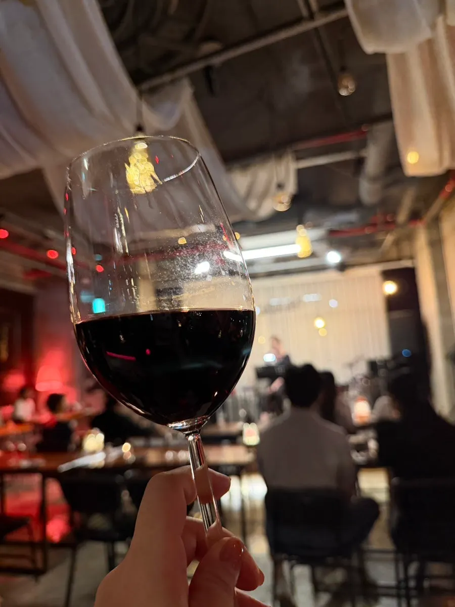 재즈257 창가 자리에서 본 저녁 풍경