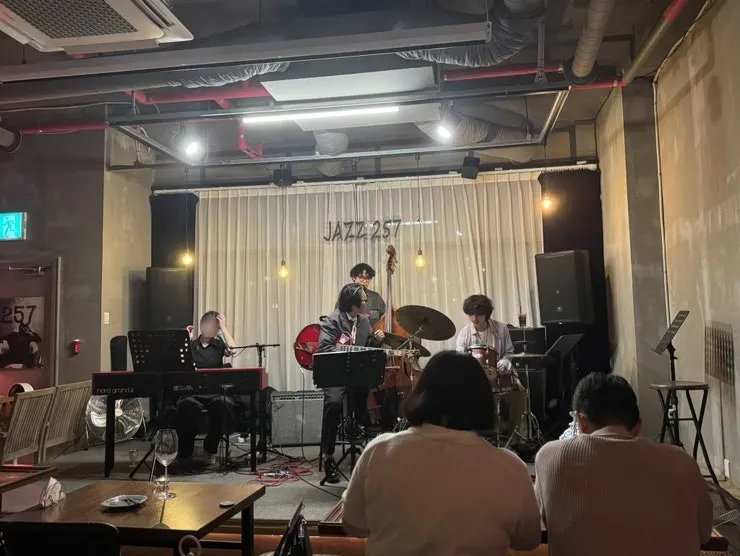 Live band performing on the Jazz 257 stage