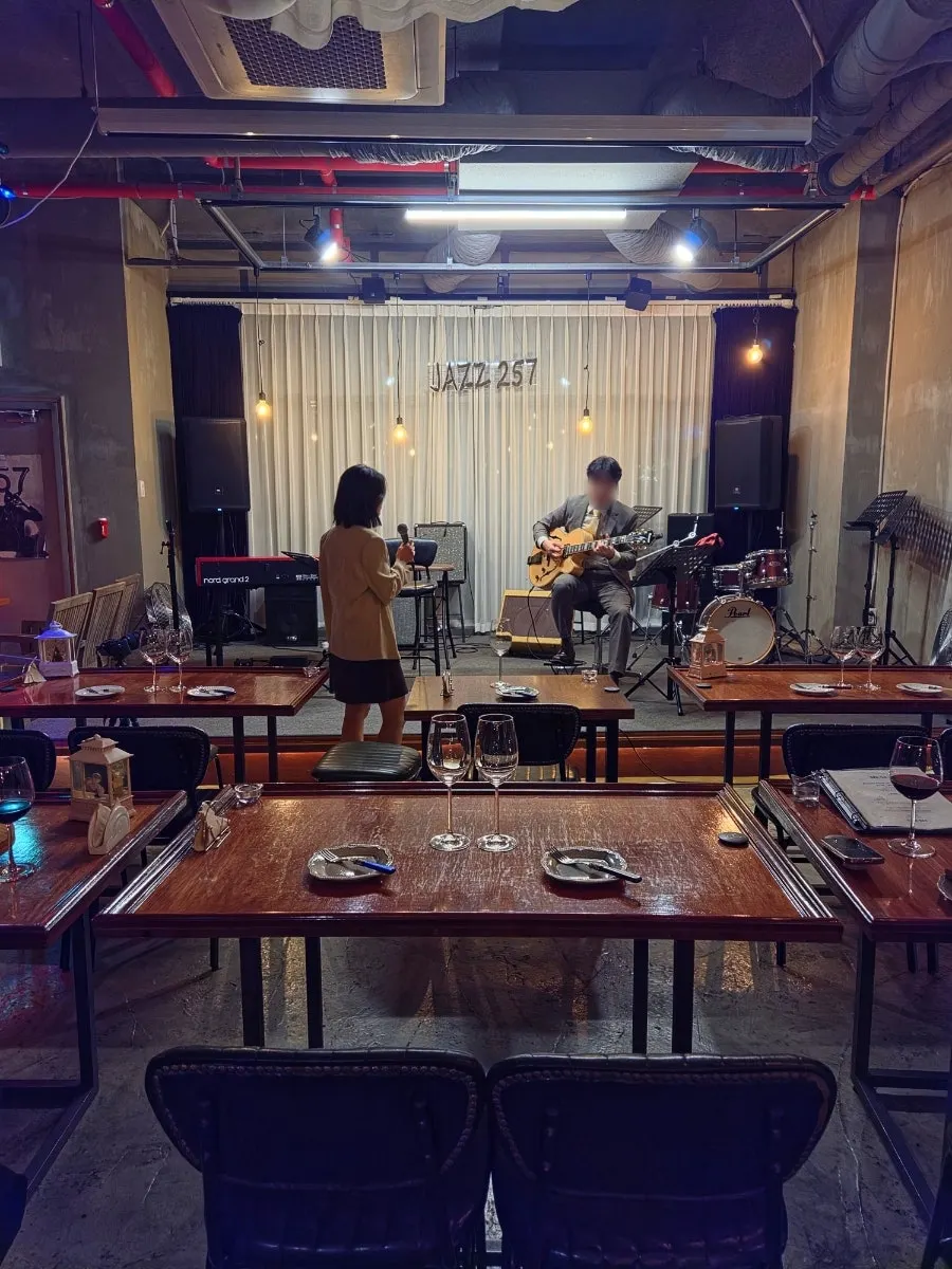 Stone steak and a bottle of wine set at Jazz 257