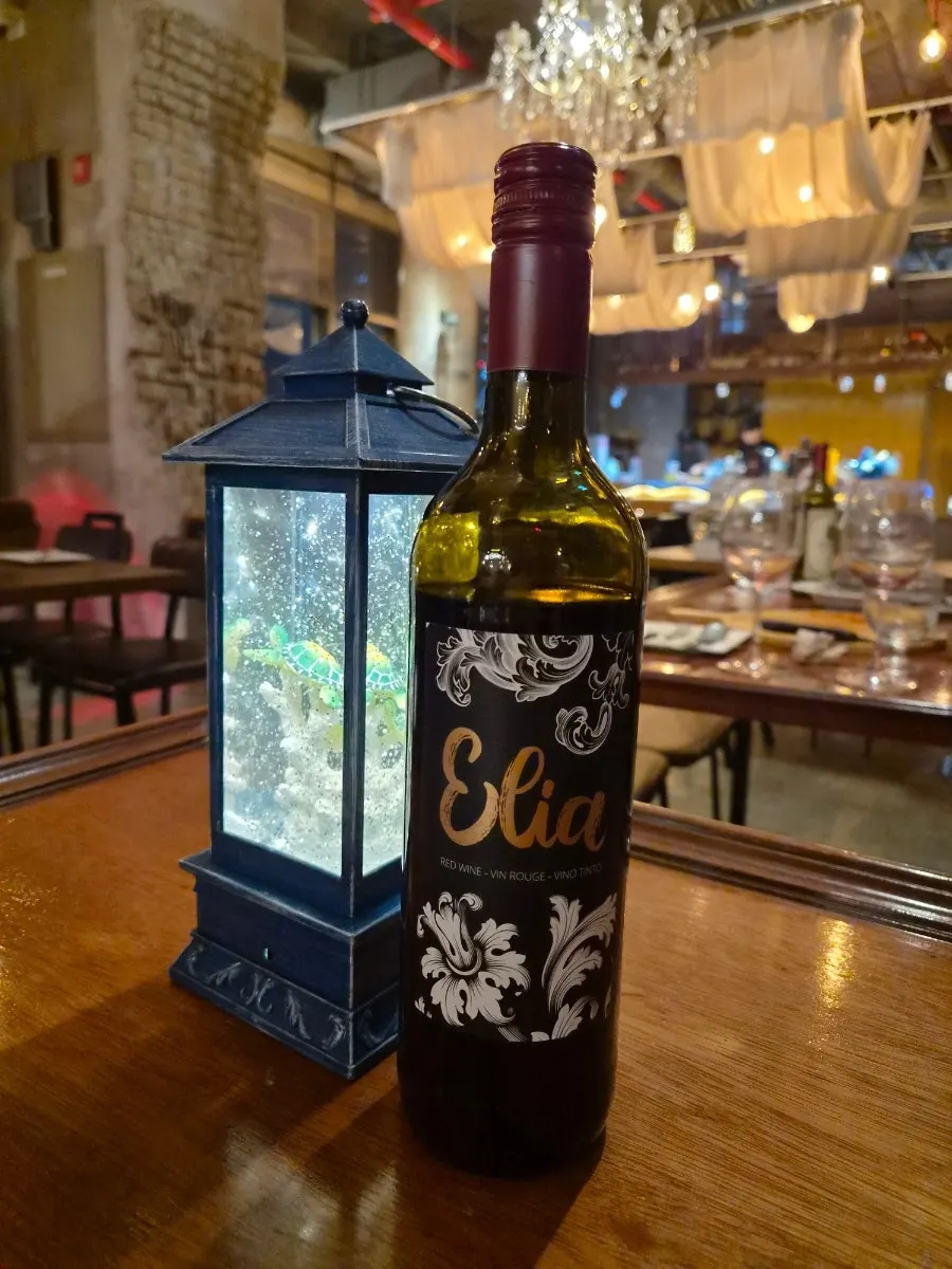 Table setting at Jazz 257 with a bottle of wine