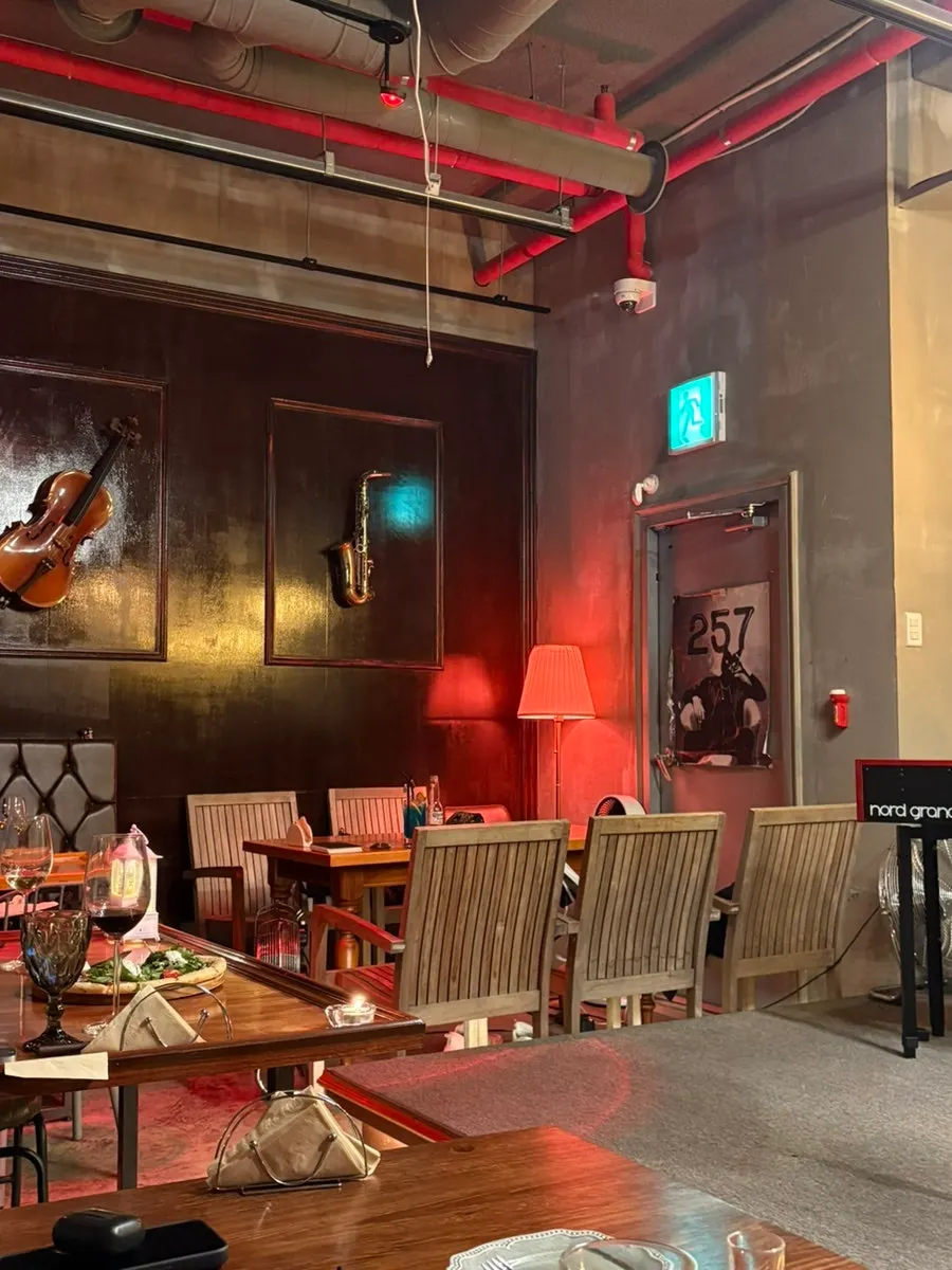 Jazz 257 interior lighting and table atmosphere