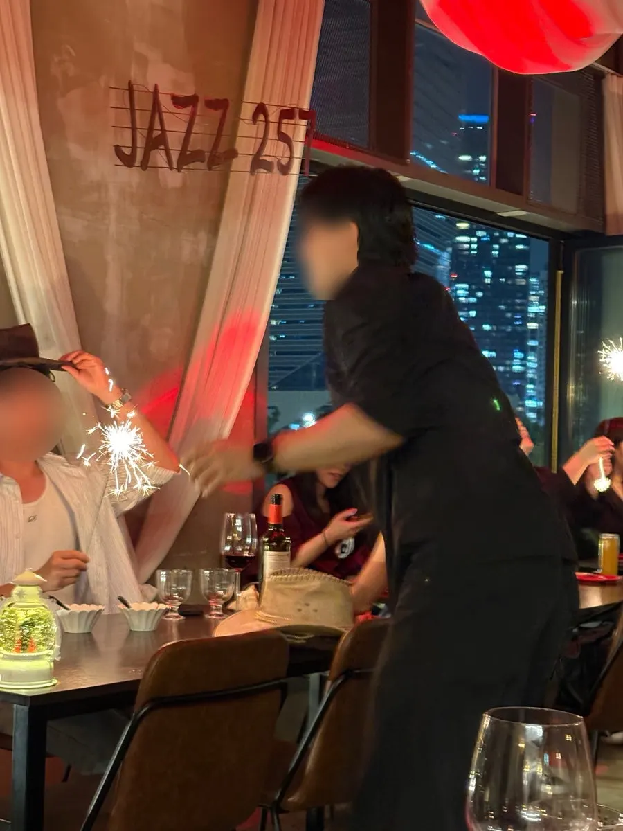 Jazz 257 table setting with the steak