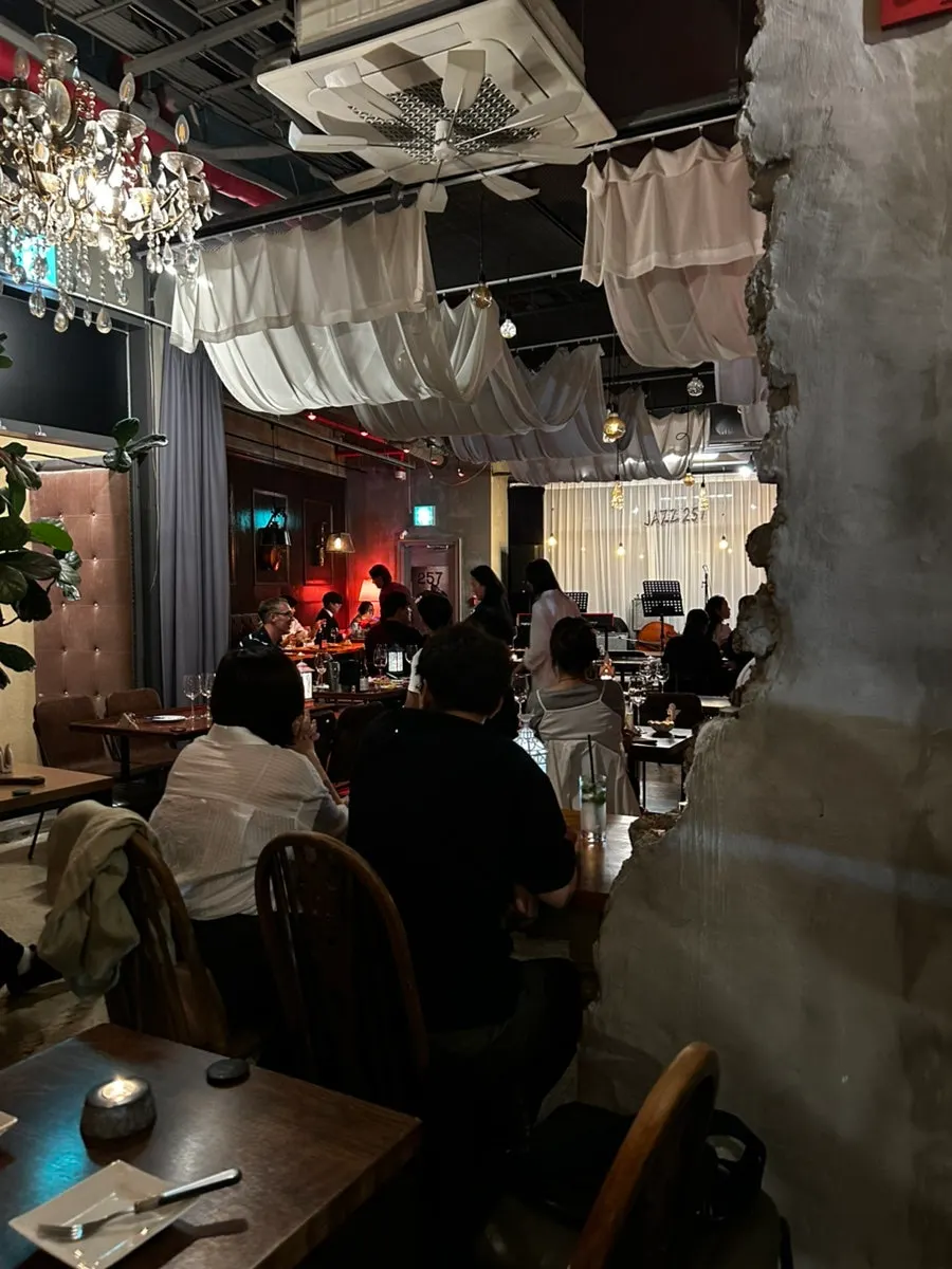 센트럴파크 인공수로와 공원 풍경