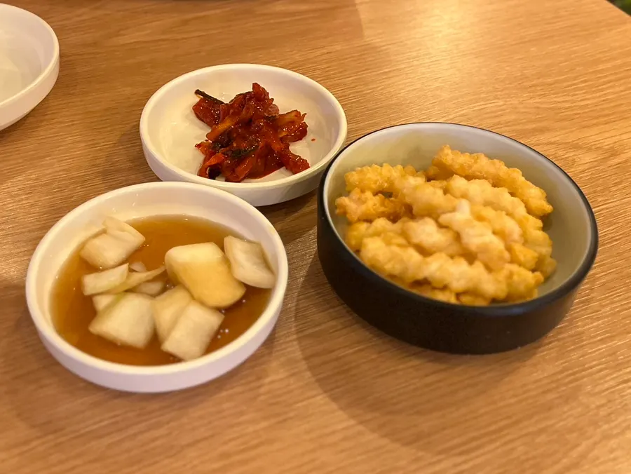 양파 장아찌 무말랭이 꿀꽈배기 기본 세팅