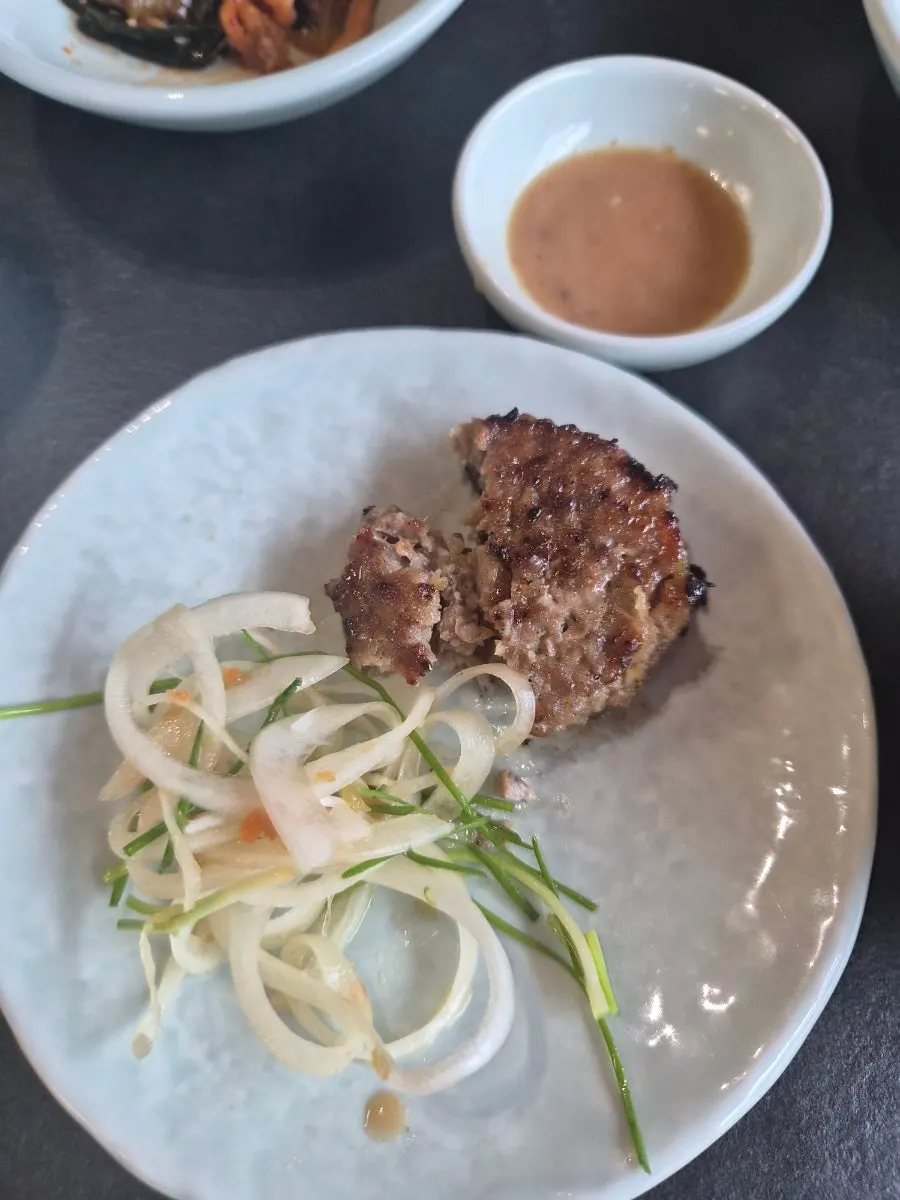 Juicy Damyang-style charcoal-grilled tteokgalbi