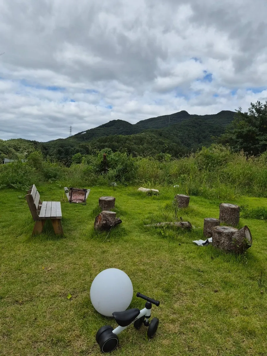 Children's play area beside Deojinji