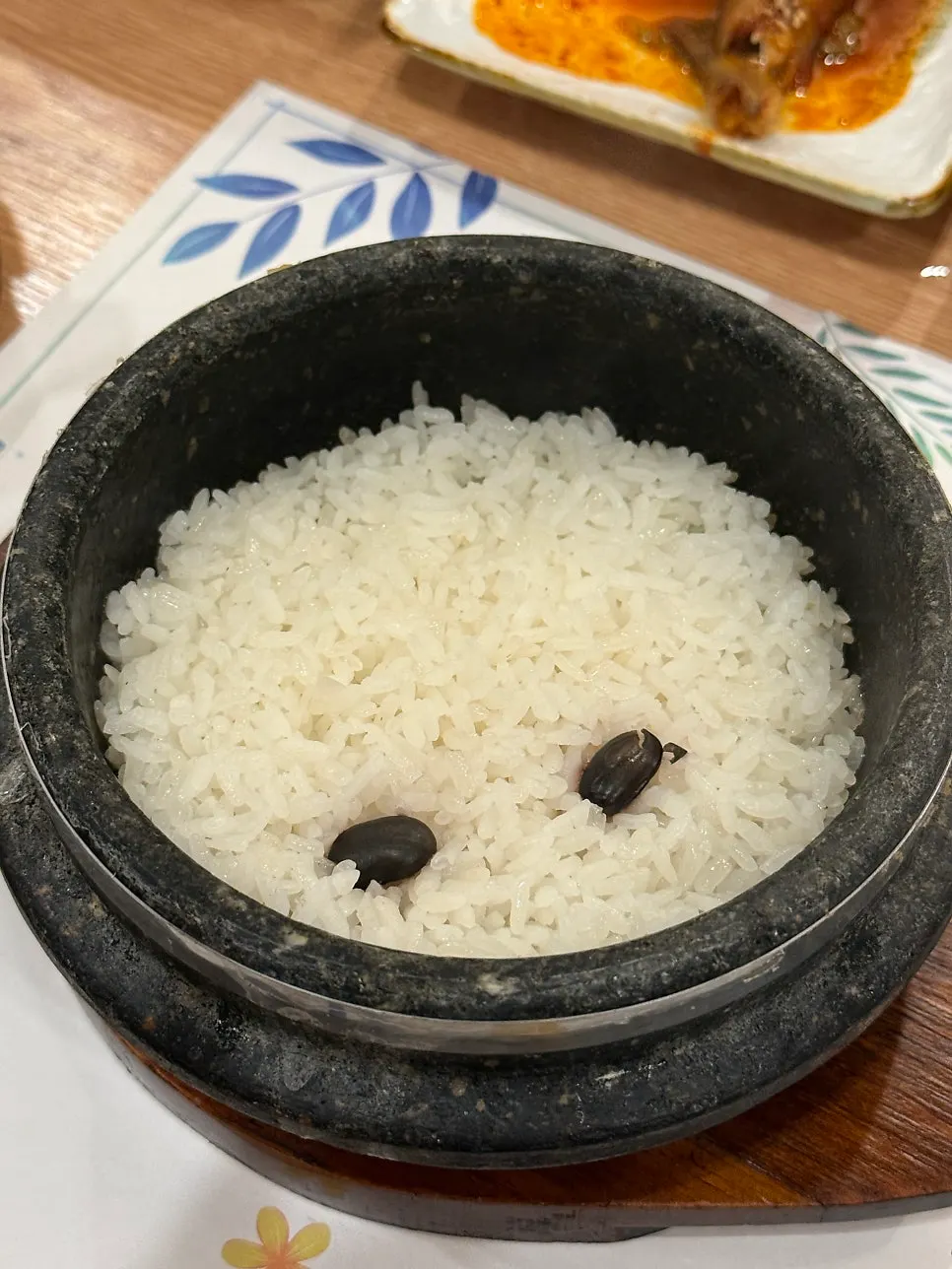Freshly cooked white rice in a stone pot