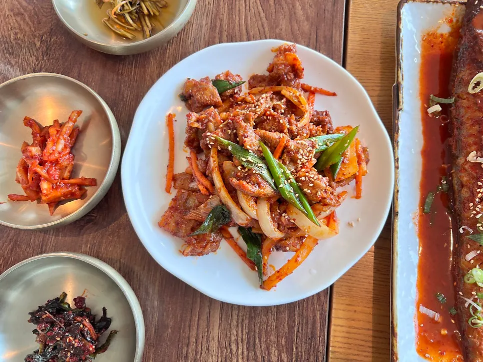 야채가 듬뿍 들어간 양념 제육볶음