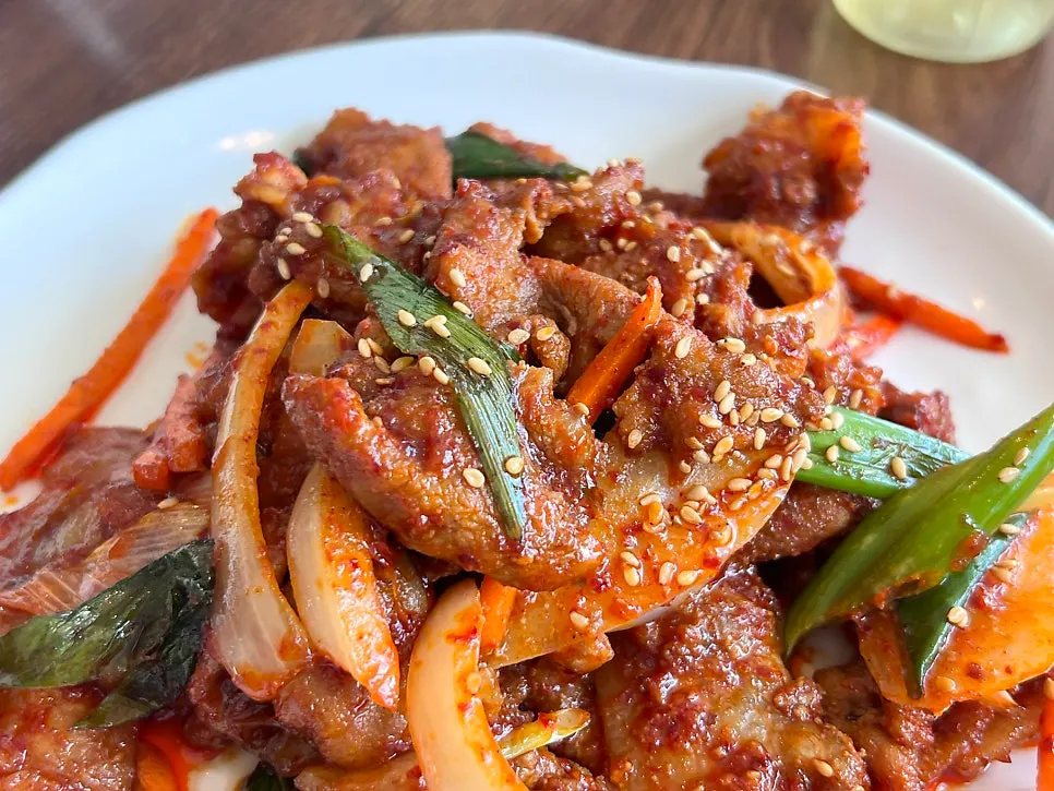 밥과 함께 먹는 양념 제육볶음 한 접시