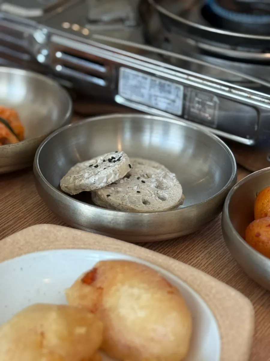 The banchan corner at Deulbabae