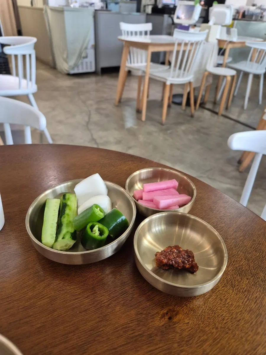 국수무라 기본 반찬 상차림