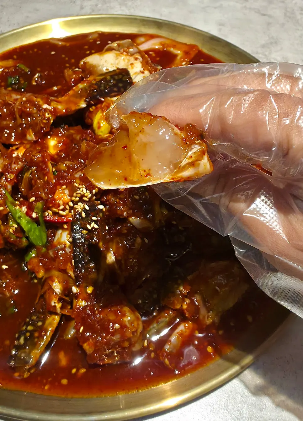 위생장갑 끼고 짜낸 탱글한 꽃게살