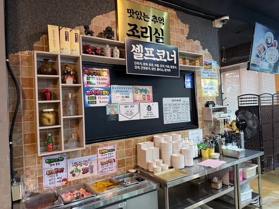 간격이 넓은 낭만짜장 테이블
