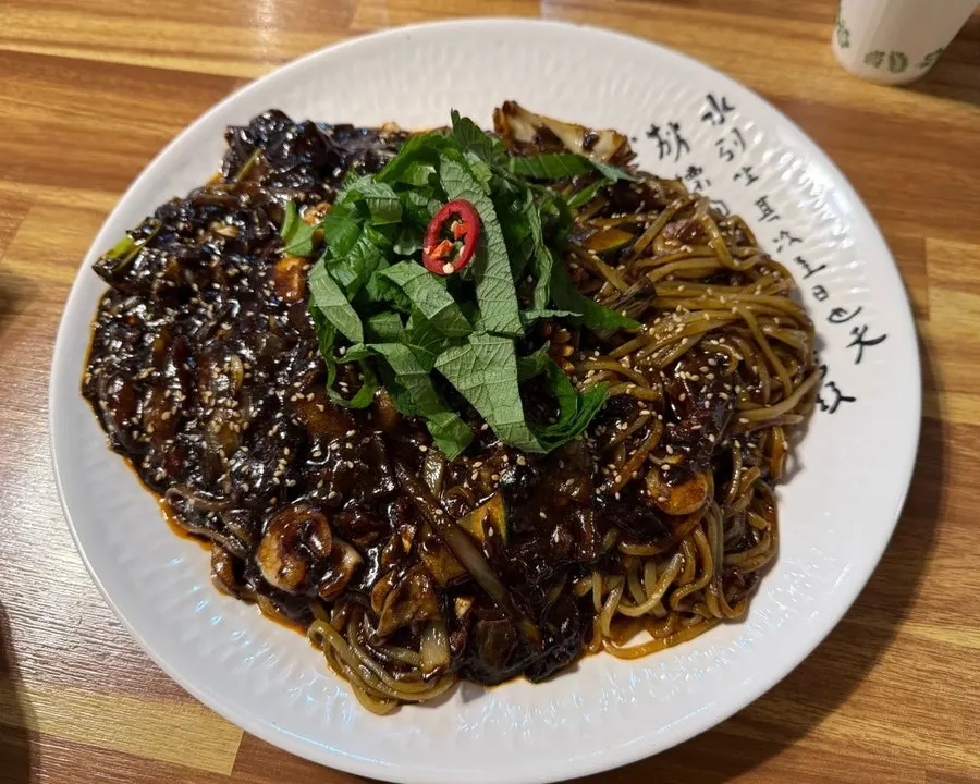 해물이 푸짐한 낭만짜장 쟁반짜장 2인