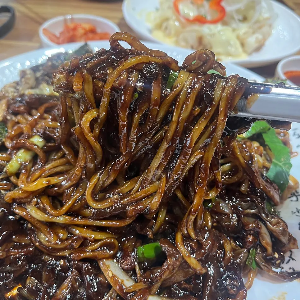 Generous tray jjajang