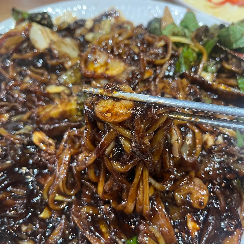 Spicy tray jjajang