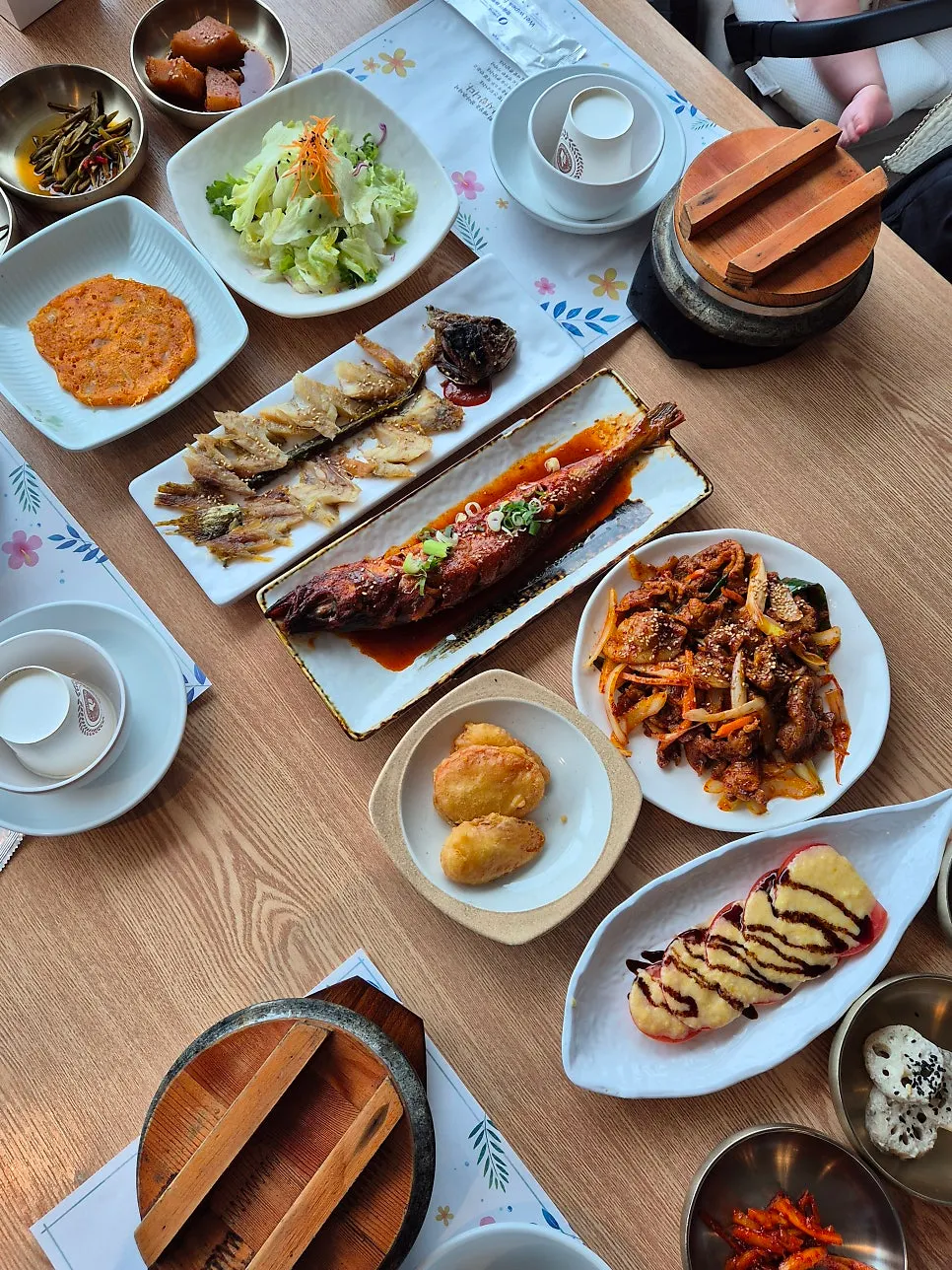 Full Korean table setting at Deulbabae in Jecheon
