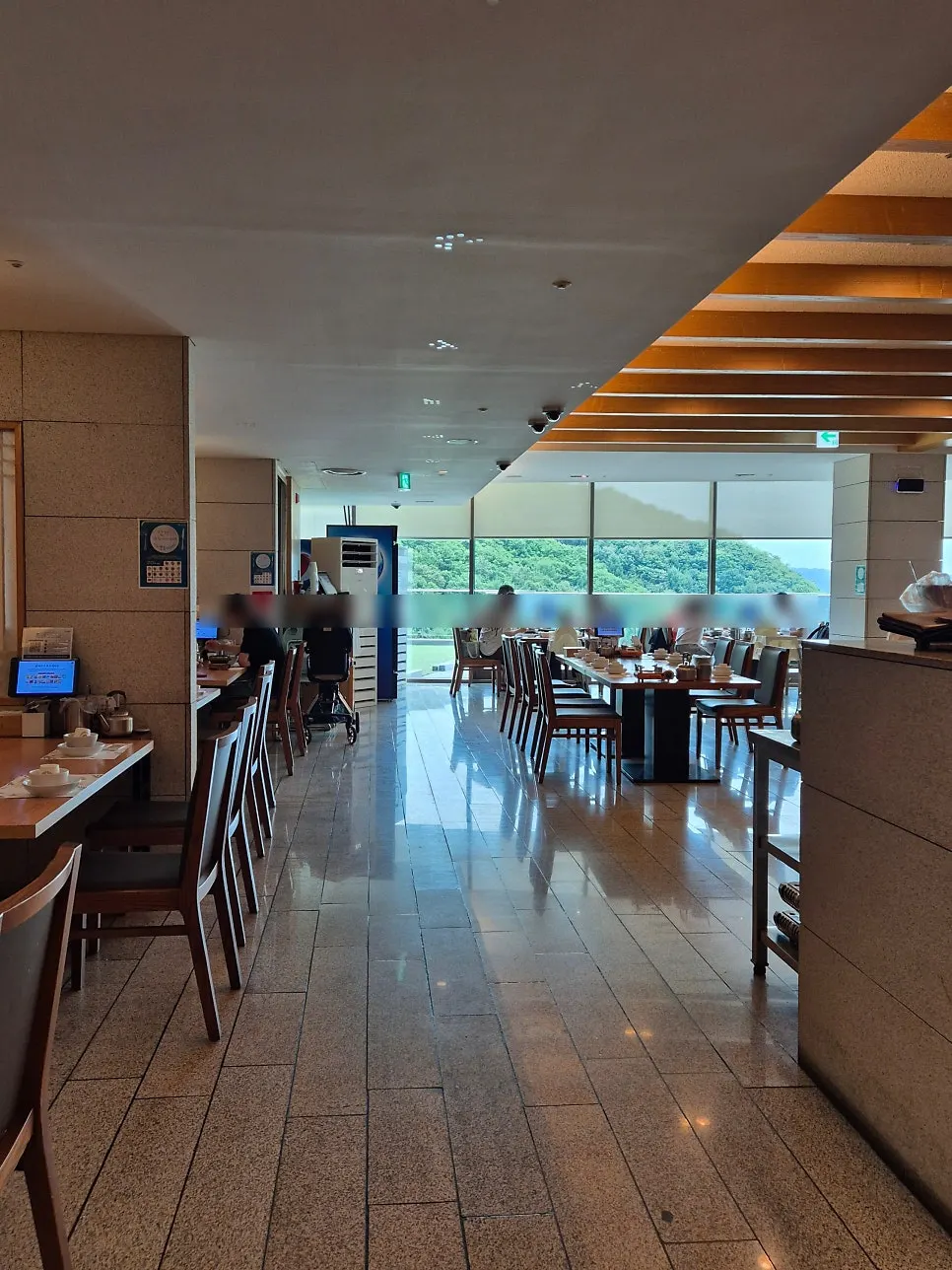 Deulbabae dining hall with widely spaced tables