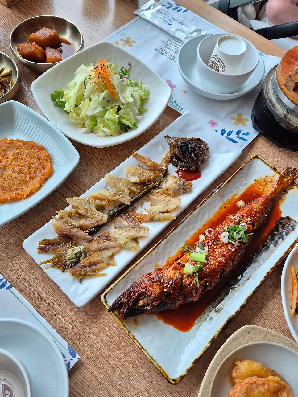 Nine side dishes served at Deulbabae
