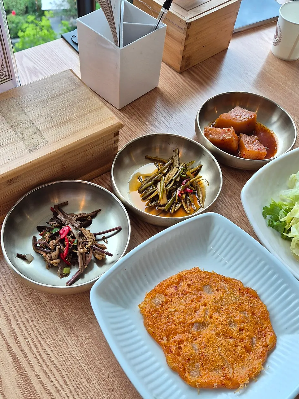 Spicy-sauce stir-fried pork
