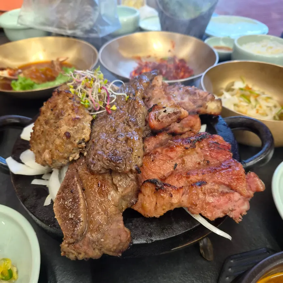 식사를 마친 더진지 갈비 접시