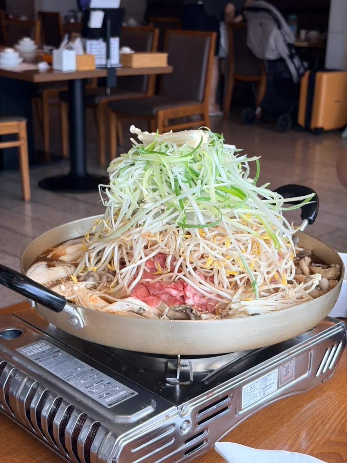 San-deomi Pa Bulgogi with basic Korean side dishes