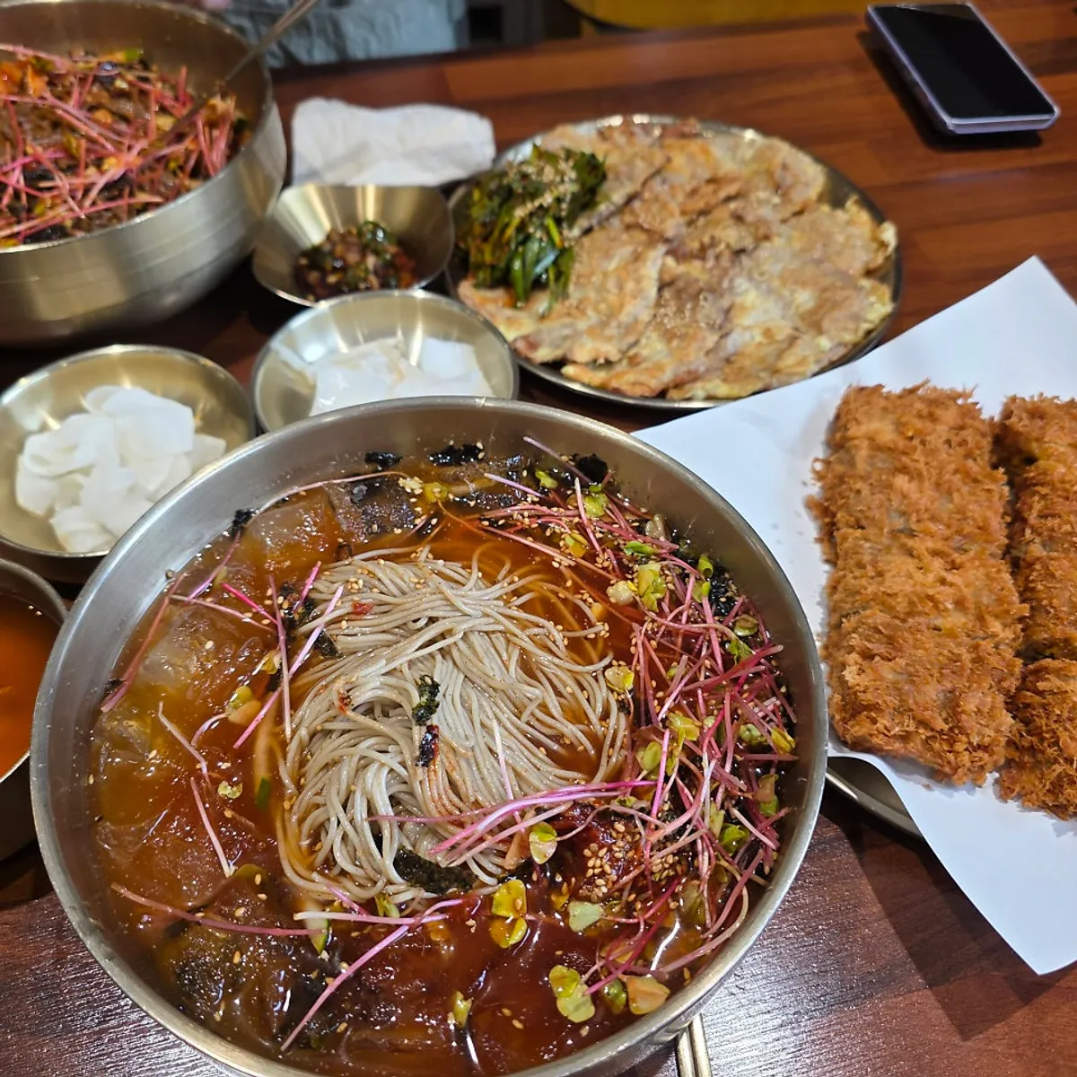 A bowl of pure buckwheat water makguksu at Seomin Makguksu